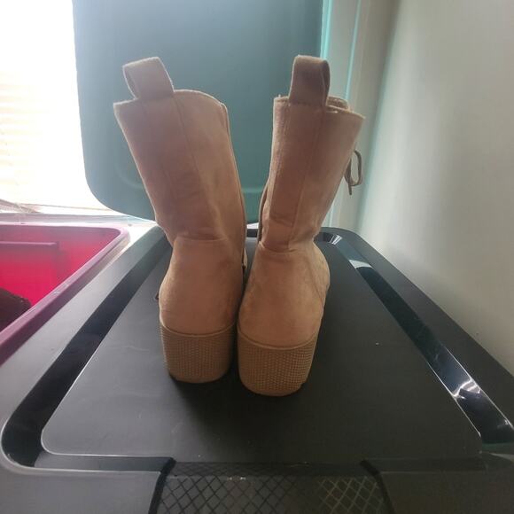 Size 9.5 Chinese Laundry tan suede texture platform combat boots - Picture 3 of 9